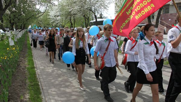 Современные пионеры отметили 90-летие организации парадом в Вологде