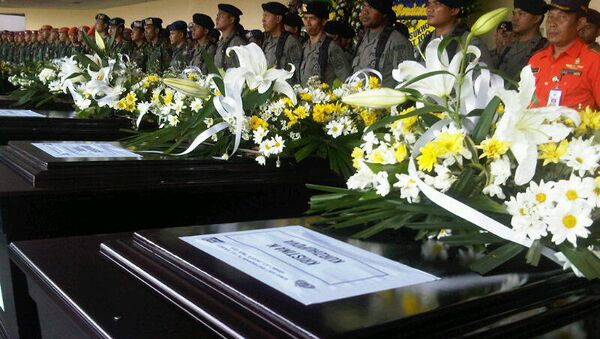 Церемония прощания с жертвами катастрофы SSJ-100 в Индонезии