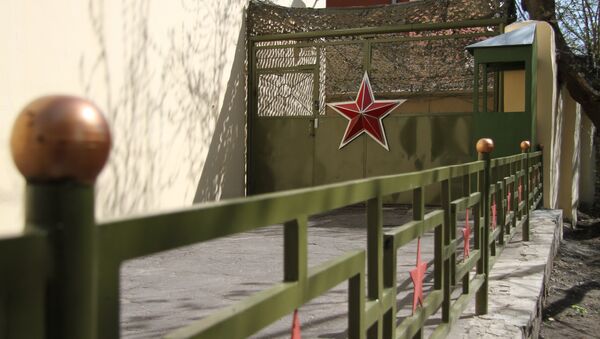 Ворота с красной звездой. Архивное фото