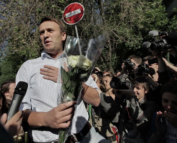 Блогер Навальный выпущен из спецприемника в Москве