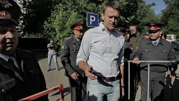 Блогер Навальный выпущен из спецприемника в Москве