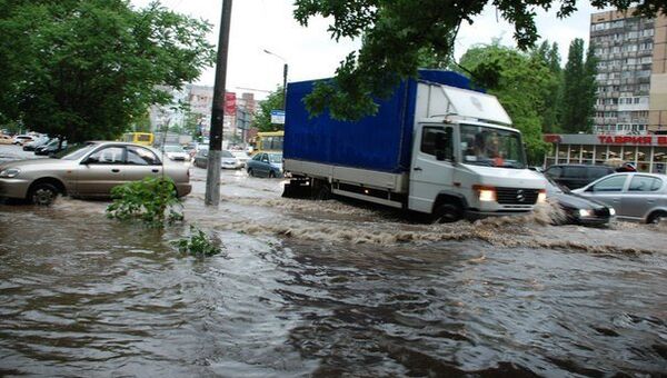 СМИ: сильный ливень стал причиной настоящего потопа в Одессе