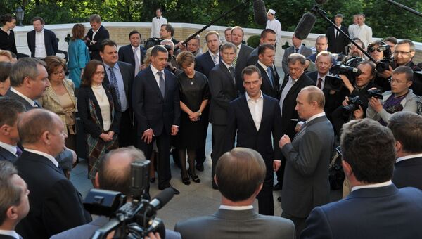 Президент РФ Владимир Путин и премьер-министр РФ Дмитрий Медведев провели неформальную встречу в Барвихе