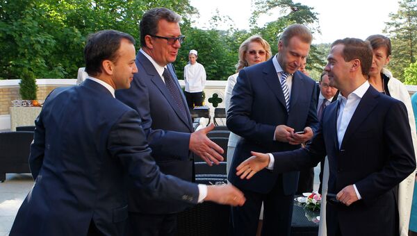 Президент РФ В.Путин и премьер-министр РФ Д.Медведев провелди неформальную встречу в Барвихе.