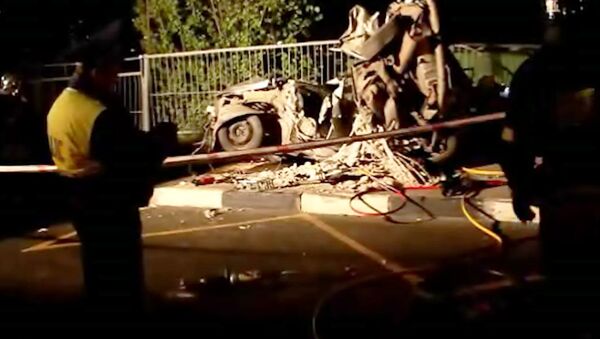Peugeot влетел в столб на юге Москвы, водитель и пассажир погибли