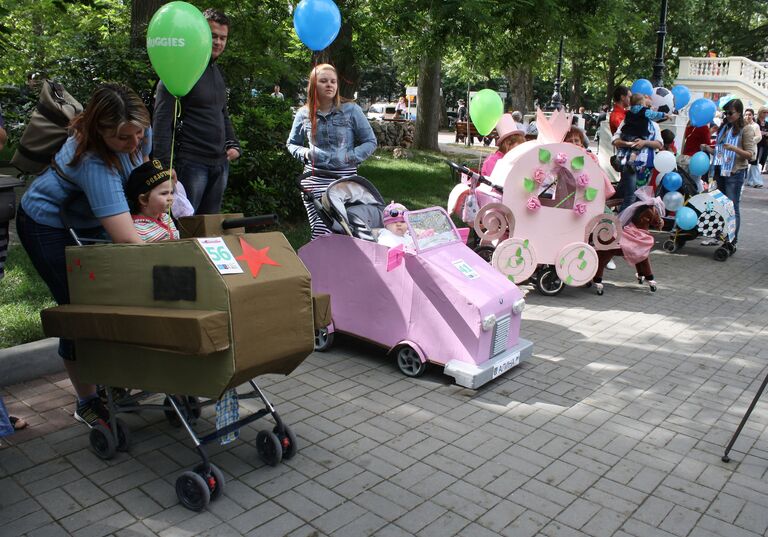 Парад колясок в Севастополе