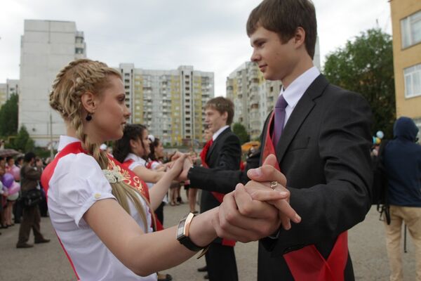 Последние звонки начались в школах Иркутска и остальных