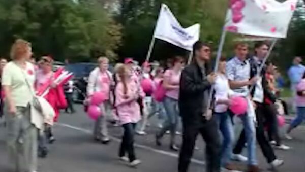 Москвички вышли на марш под лозунгом Вместе против рака груди