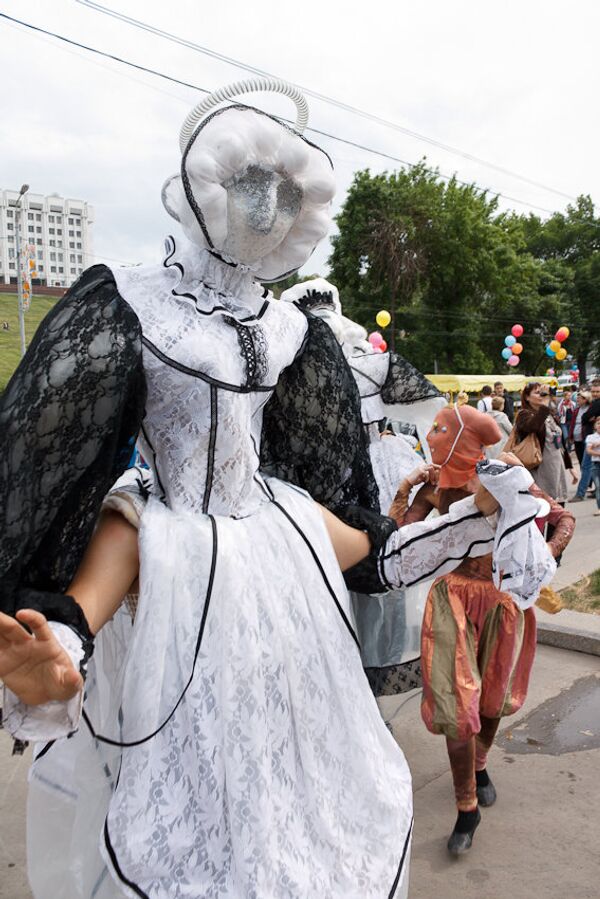 Самара отметила День города карнавалом на набережной