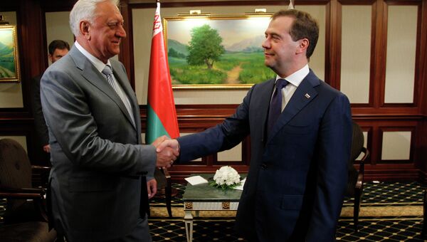 Премьер-министр РФ Д.Медведева встретился с премьер-министром Белоруссии М.Мясниковичем в Ашхабаде