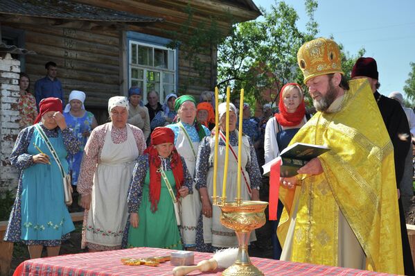 Молебен на месте строительства церкви в селе Бураново
