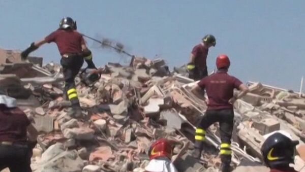 На месте происшествия: землетрясения в Италии и пожар в Катаре