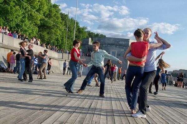 Танцы у Андреевского моста