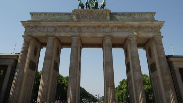 Бранденбургские ворота в центре Берлина. Архивное фото