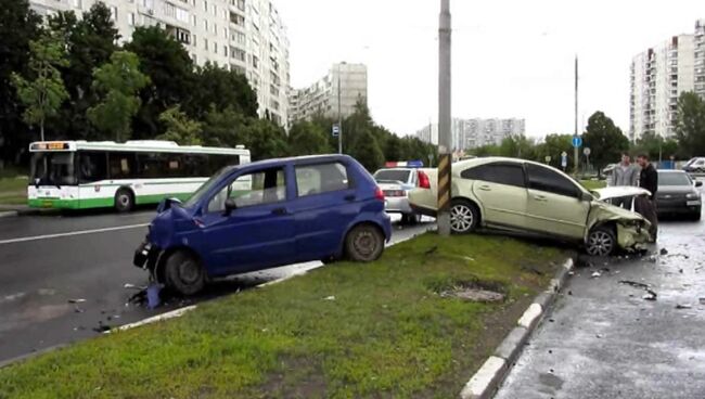 Volvo столкнулась  лоб в лоб с Daewoo Matiz. Кадры с места ДТП 