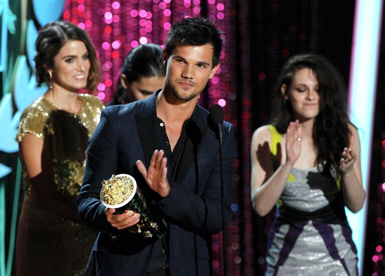 Тейлор Лотнер на премии MTV Movie Awards 2012