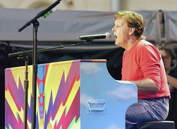 Пол Маккартни во время концерта на Красной площади в Москве