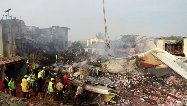 Спасатели нашли пятерых раненых на месте крушения самолета в Нигерии