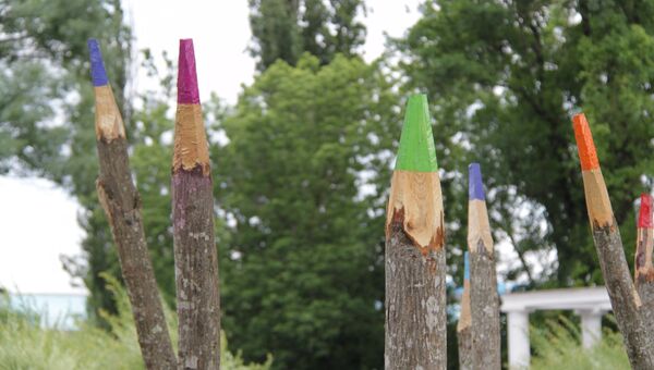 Гигантские цветные карандаши 