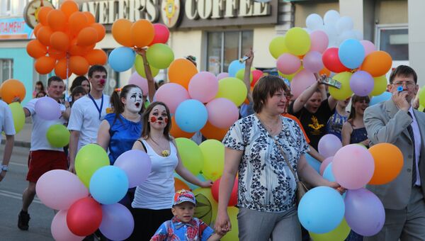 Томский госуниверситет отметил день рождения красочным шествием