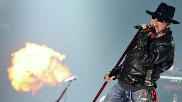 Лидер рок-группы Guns N'Roses Эксл Роуз на концерте в Москве