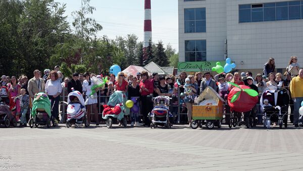 Парад детских колясок в подмосковном Солнечногорске