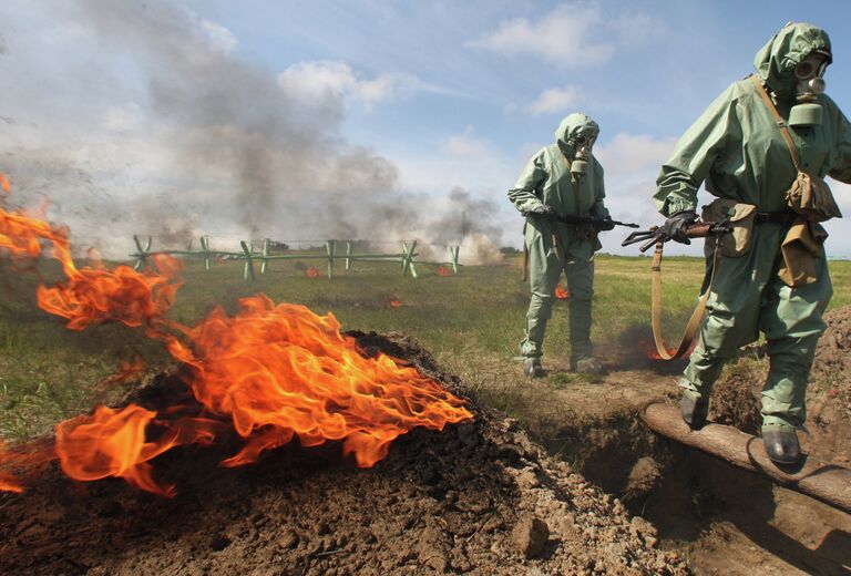 Занятия по боевой подготовке военнослужащих на полигоне Хмелевка в Калининградской области