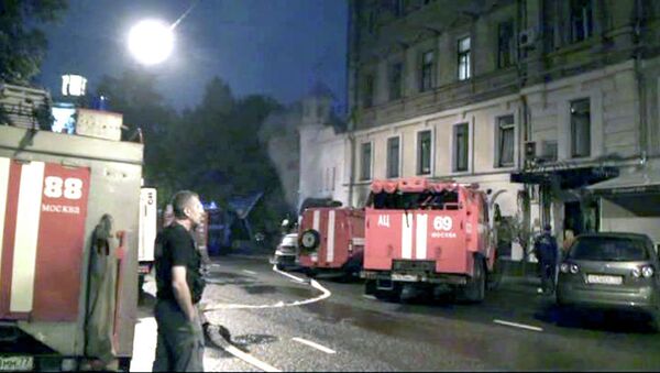 Магазин тканей загорелся на северо-востоке Москвы. Видео очевидца