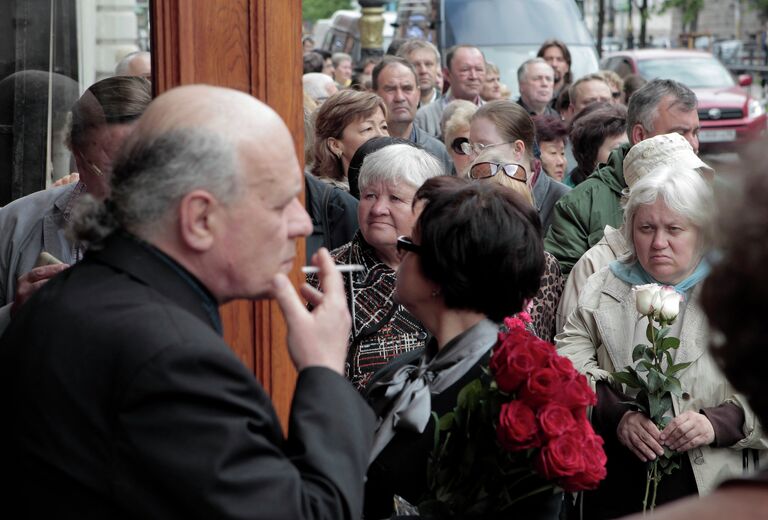 Прощание с певцом Эдуардом Хилем в Санкт-Петербурге Прощание с певцом Эдуардом Хилем в Санкт-Петербурге