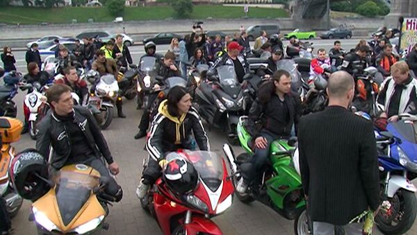 Столичные байкеры ревом моторов почтили память погибшего мотоциклиста