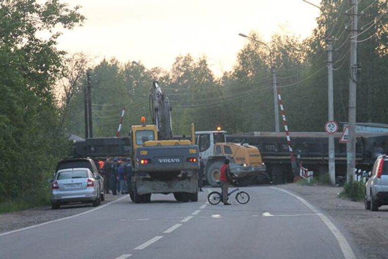 Три вагона со щебенкой сошли с рельсов в Петербурге