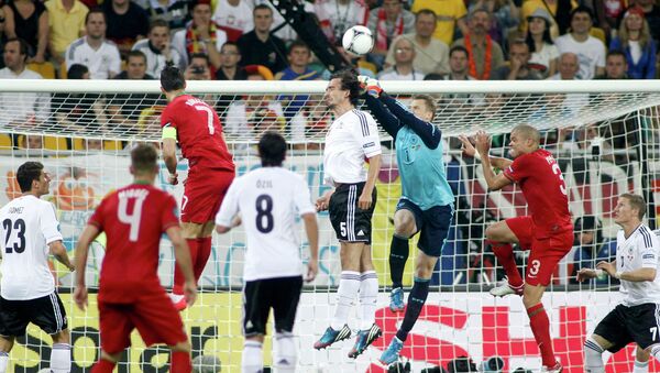Игровой момент матча сборных Германии и Португалии