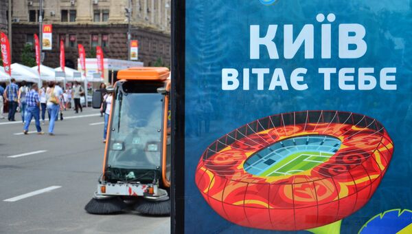 столица Украины подготовилась к уборке мусора за фанатами