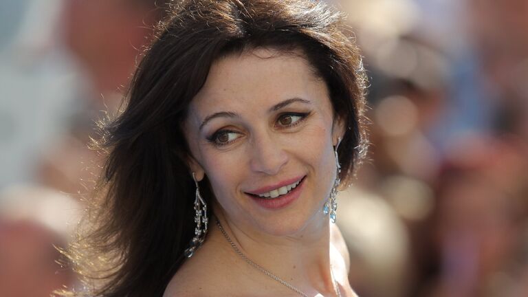 Порно күшті оргазм массажы Үш жезөкше екі тілімен киска жалайды