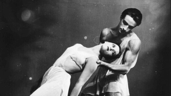 Никита Долгушин с Наталией Макаровой в балете Поцелуй. 1960 год