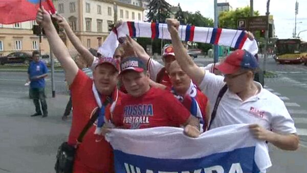 Кричалки и прогнозы фанатов перед матчем команд России и Польши на Евро-2012