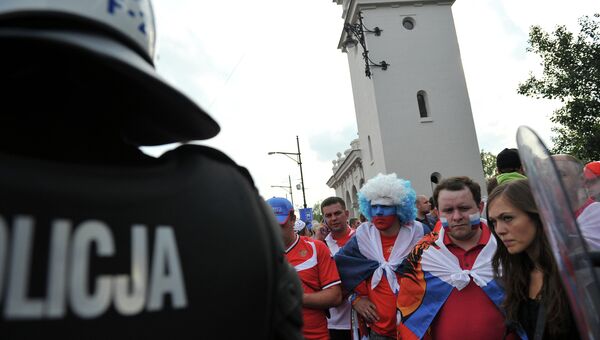 Марш российских болельщиков в Варшаве
