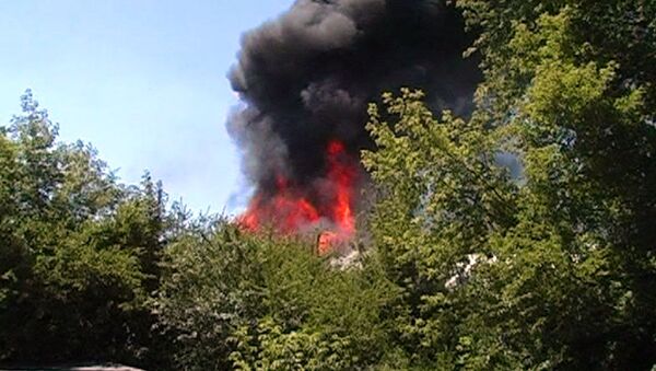 Пламя пожара на лакокрасочном заводом поднималось на несколько метров   