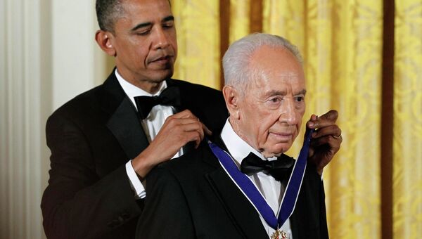 Обама наградил президента Израиля Переса Медалью свободы