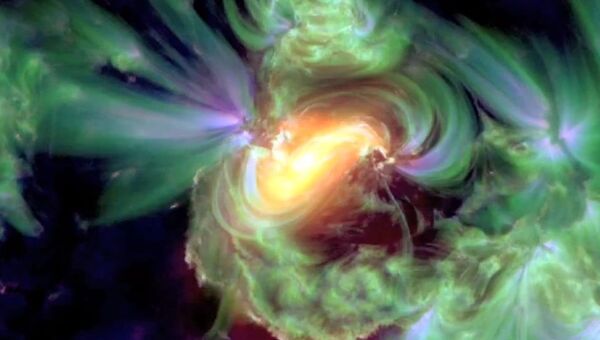 Рентгеновская вспышка класса M1 на Солнце в активной области 1504 13 июня 2012 года