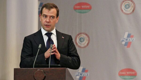 Председатель правительства России Дмитрий Медведев выступает на пленарном заседании Второго бизнес-форума Единое экономическое пространство: новые возможности промышленного развития