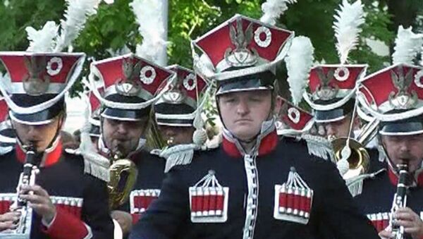 Военные оркестры из шести стран прошли марш-парадом по Севастополю