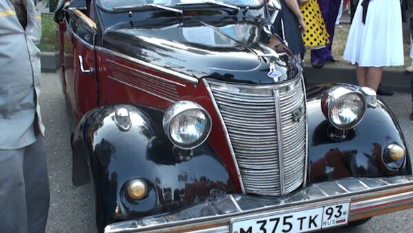 Уникальный Ford тридцатых годов показали на параде ретромашин в Сочи