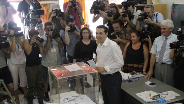 Лидер греческих леворадикалов Алексис Ципрас голосует на выборах