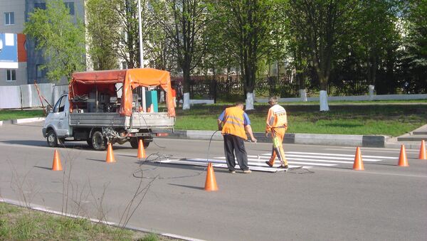 Желтая зебра: дорожную разметку в Белгороде покрывают новой эмалью