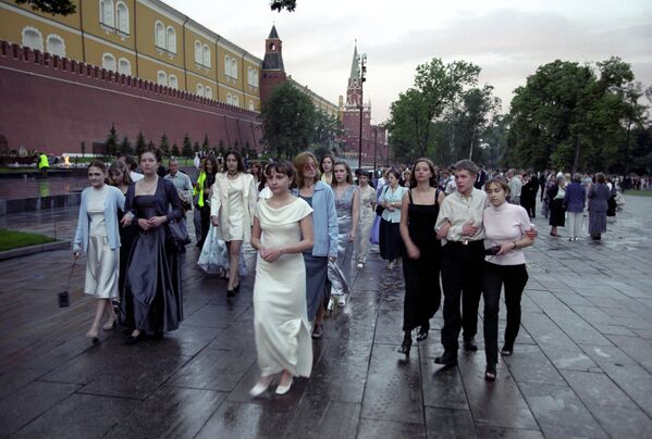Выпускники московских школ. 2000