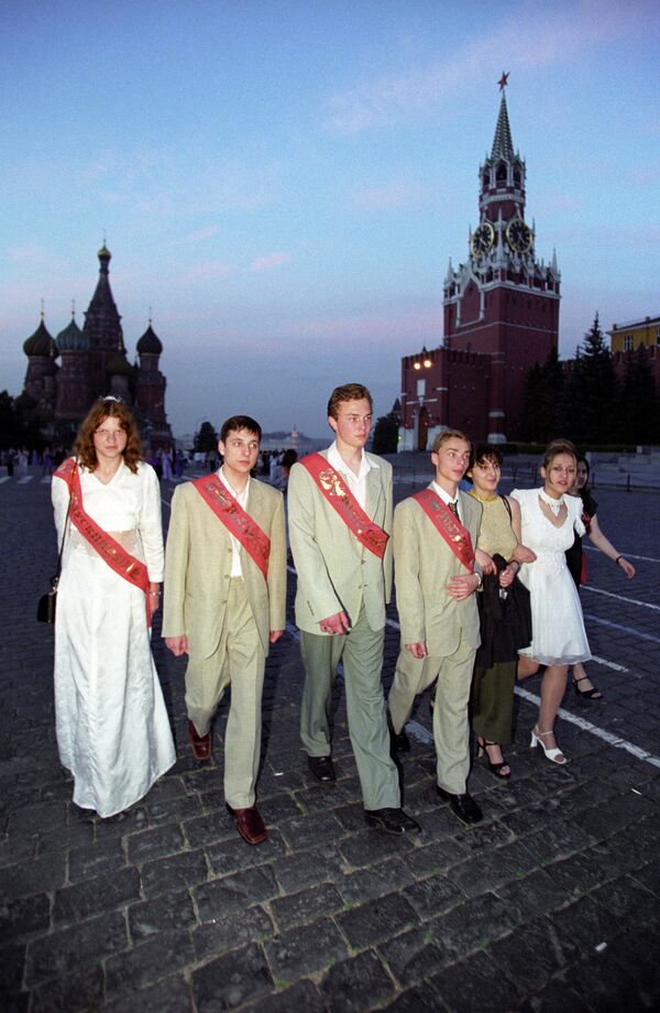 Выпускники московских школ на Красной площади. 2001