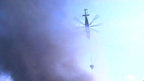 Крупный пожар на складе в Москве тушили с вертолетов. Кадры с места ЧП