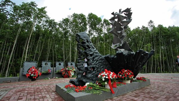 Мемориал памяти жертв крушения самолета Ту-134 под Петрозаводском. Архивное фото