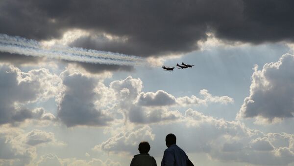 Самолеты в небе, архивное фото